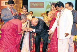 Jayashree Basavaraj accepts Best International Film Award for LUCKY